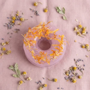 Bomba herbaciana donut różowy — zdjęcie lifestyle